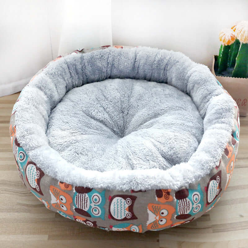 Padded pet litter bed featuring soft Arctic fleece and cartoon owl patterns for dogs and cats.
